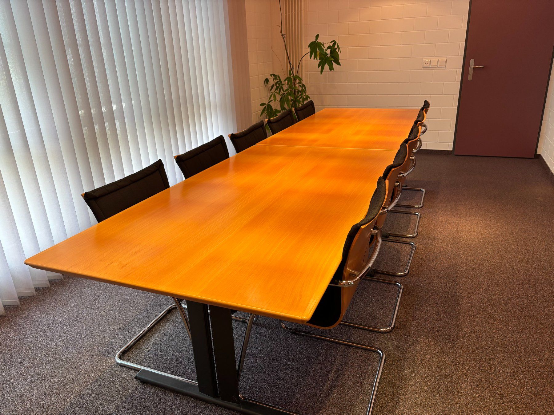 Set di tavolo e panche: Konferenztisch mit 12 Stühlen – Usato da Matzingen venduto da carola71