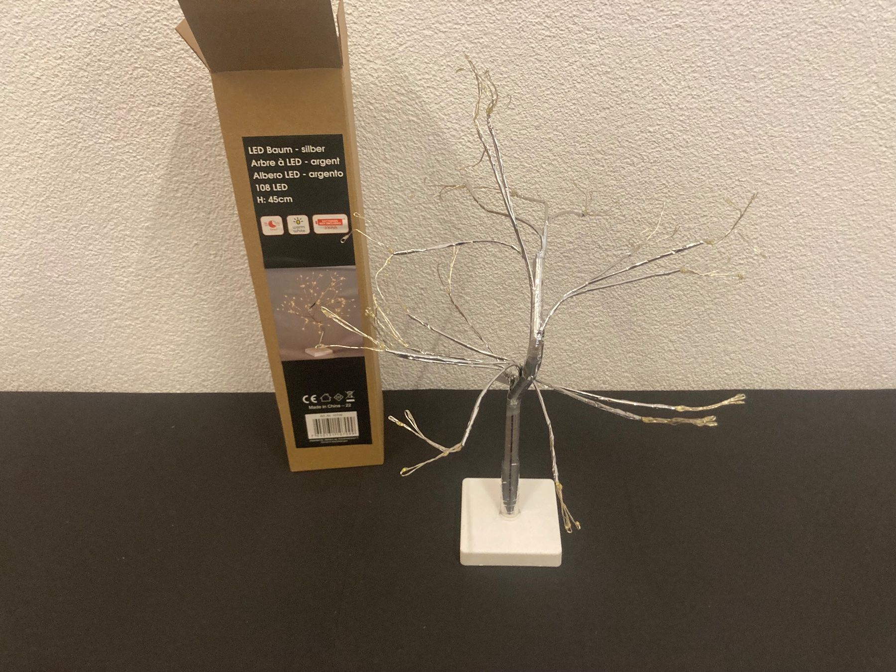 Tutte le decorazioni: LED Baum, 45cm hoch, 108 LED, silber, mit Timerfunktion – Nuovo e nell'imballaggio originale da Neuenhof venduto da jorogo 3