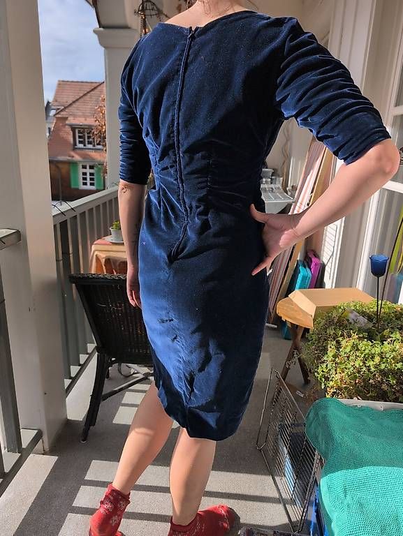Kleider: Samtkleid Midilänge, dunkelblau, Gr. S – Gebraucht aus Zürich von Dory12 2