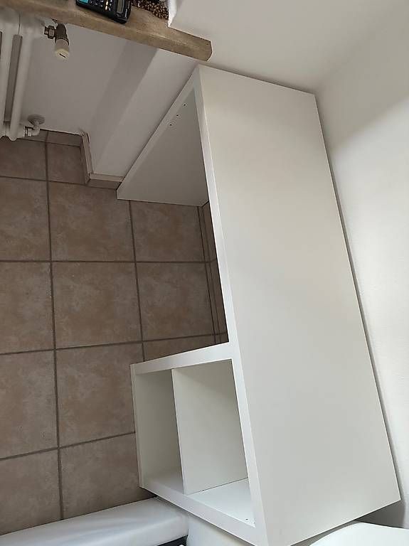 Schreibtische: Scrivania bianca con ripiani  CHF 40. – Gebraucht aus Losone von mat_5rhr 1