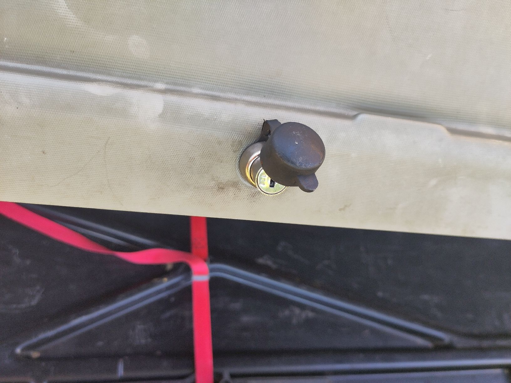 Gamaparts Dachboxen: Gamaparts GP470 Dachbox – Grau Matt – Gebraucht aus Buchs AG von nisp 6