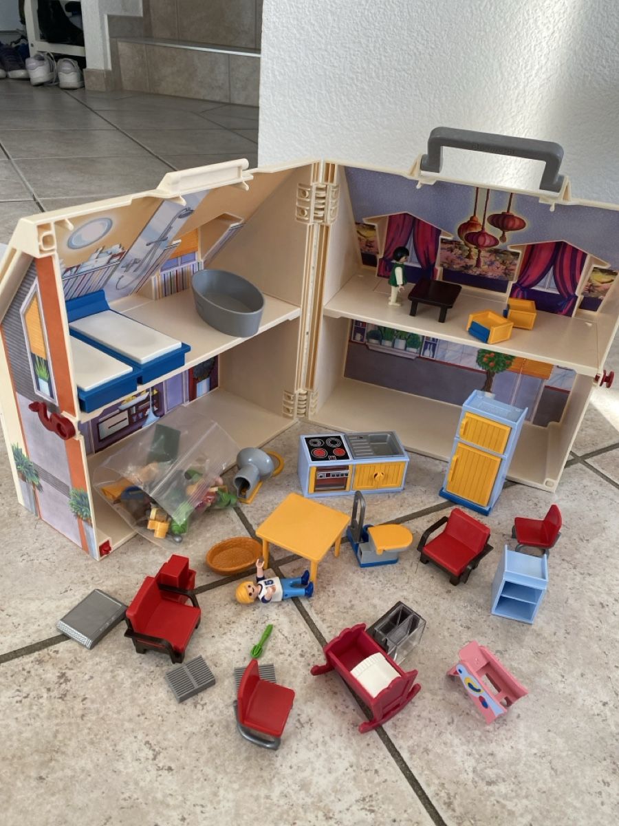 Playmobil Casette per bambini: Playmobil - Maison Transportable - Jeu complet – Usato da Chavornay venduto da geo_68zn