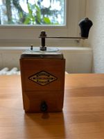 Alte Kaffeemühle "Garantiert geschmiedetes Mahlwerk"