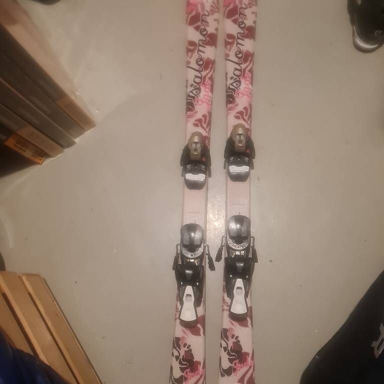 Sci: Skis Salomon 1.20 m pour filles  – Usato da courtételle venduto da matoulo03