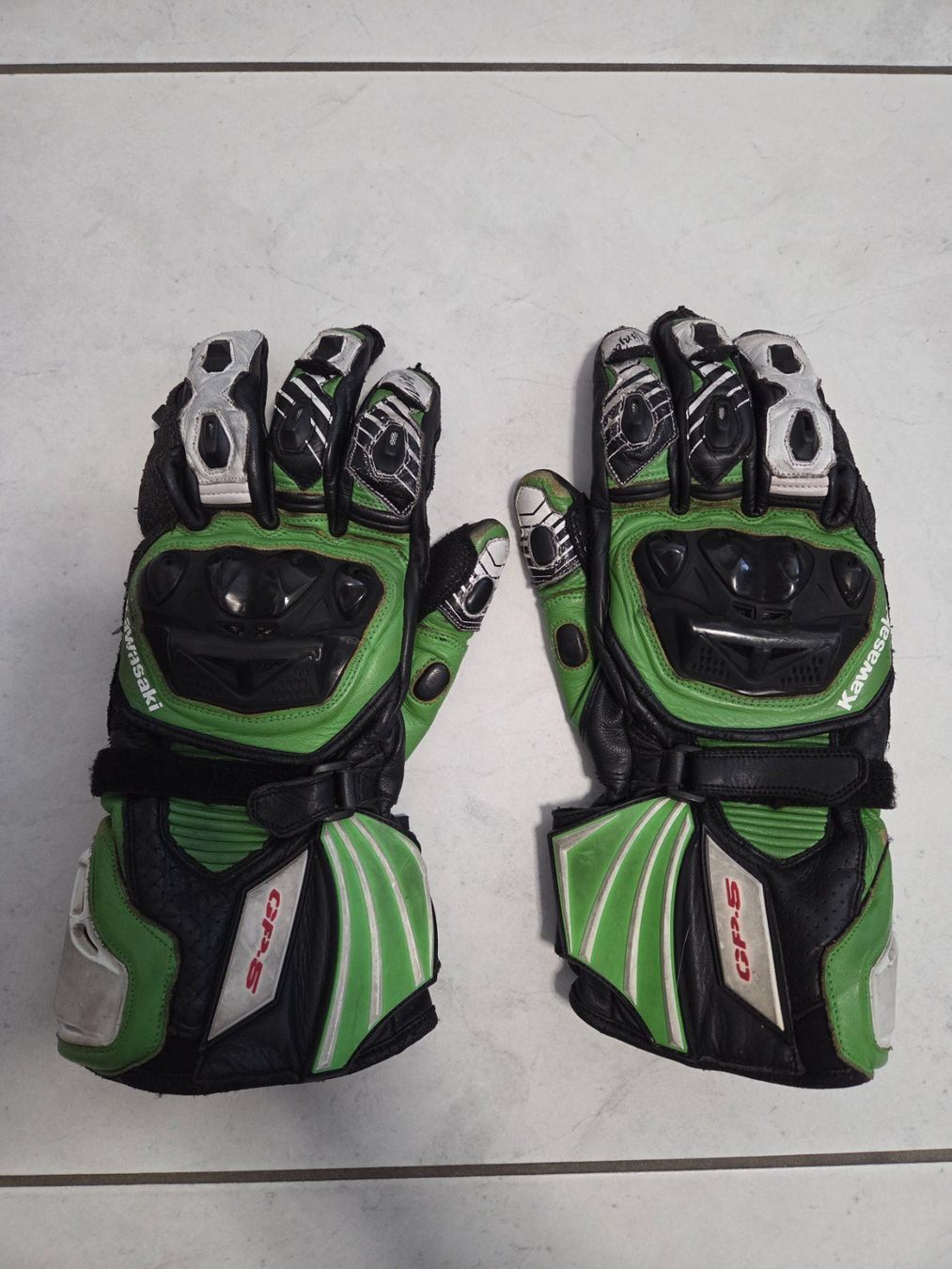 Anzüge: Kawasaki Ninja Lederkombi mit Handschuhen – Gebraucht aus Kaisten von Florian366 1