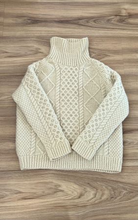 100 % Ireland wool thick sweater, size M, like new