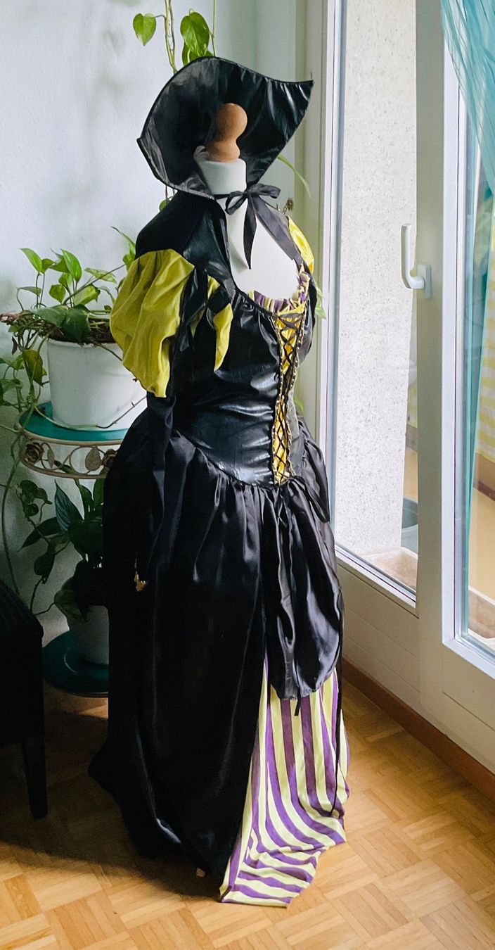 Costumes: Sublime robe de princesse baroque / médiévale - Taille M - ✨ – Neuf (Voir description) à Genève par Mazelyne 4