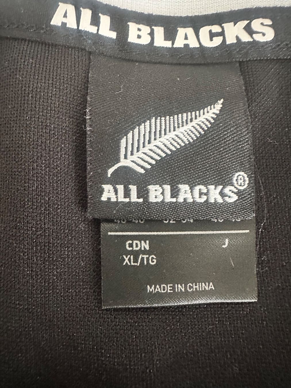 Adidas T-Shirts: All Blacks Sportshirt – Gebraucht aus Rütihof von Soultosoul