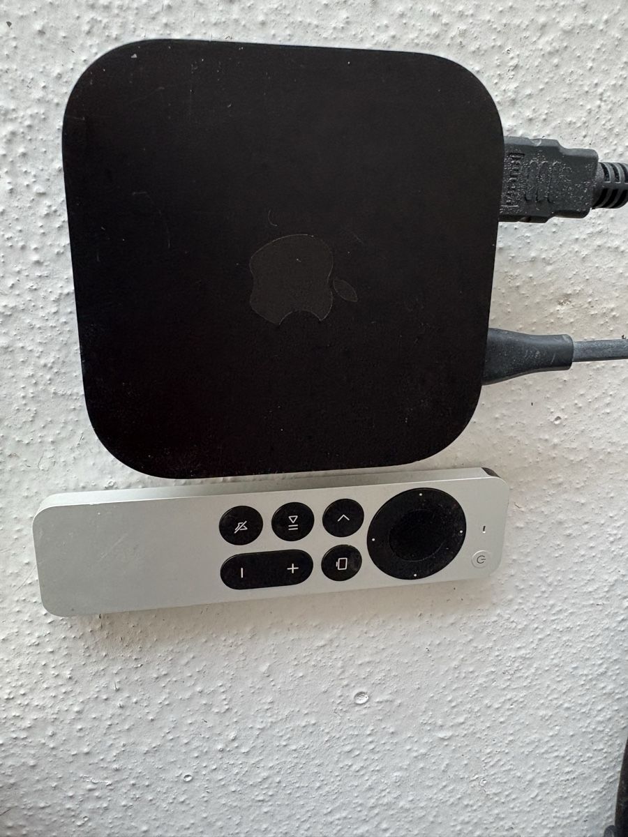 Apple Systèmes audio & multimédias: Apple TV boîtier multimédia avec télécommande état usagé – Neuf (Voir description) à Lutry par map_yvk6 1