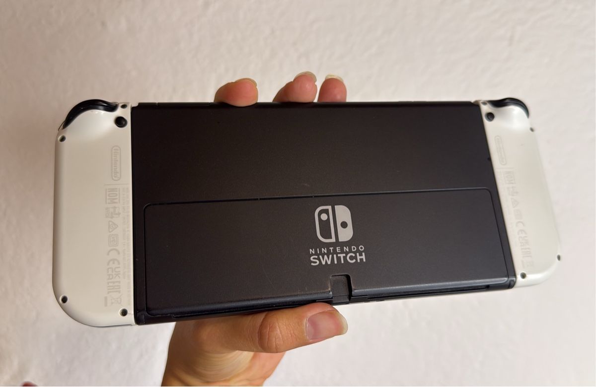 Nintendo Console: Nintendo Switch OLED White Console Set - excellent condition – Usato da Ehrendingen venduto da bubulence 2