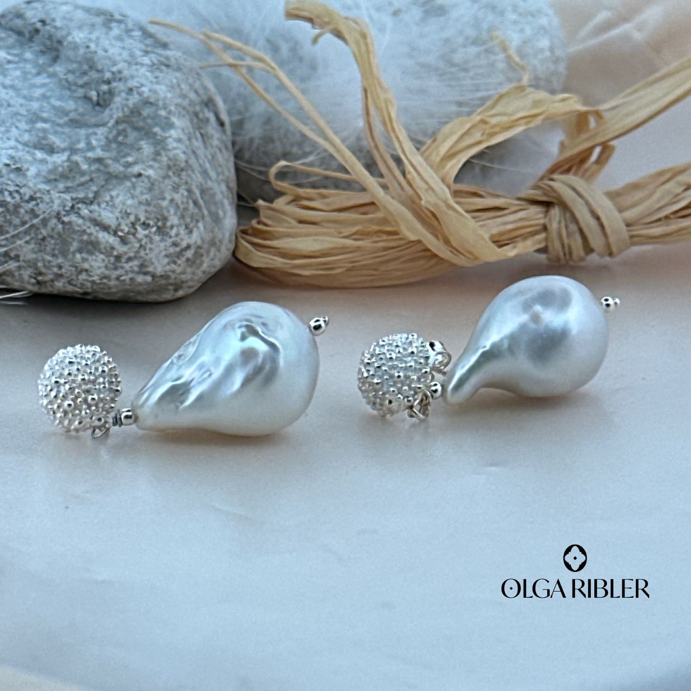 Olga Ribler Boucles d'oreille: Silber Ohrhänger mit Barock-Perle – Neuf (Voir description) à Luzern par MonikaS03
