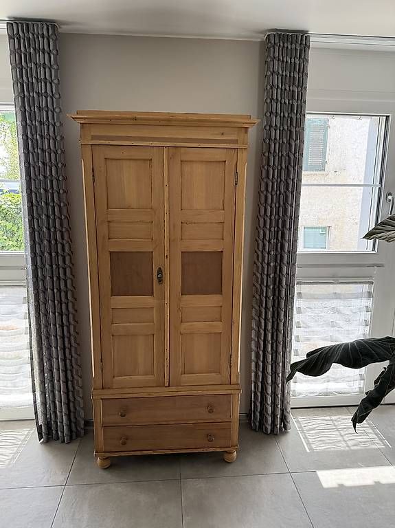Schränke: Verkaufe schönen Holzschrank – Gebraucht aus Märstetten von Lehnik