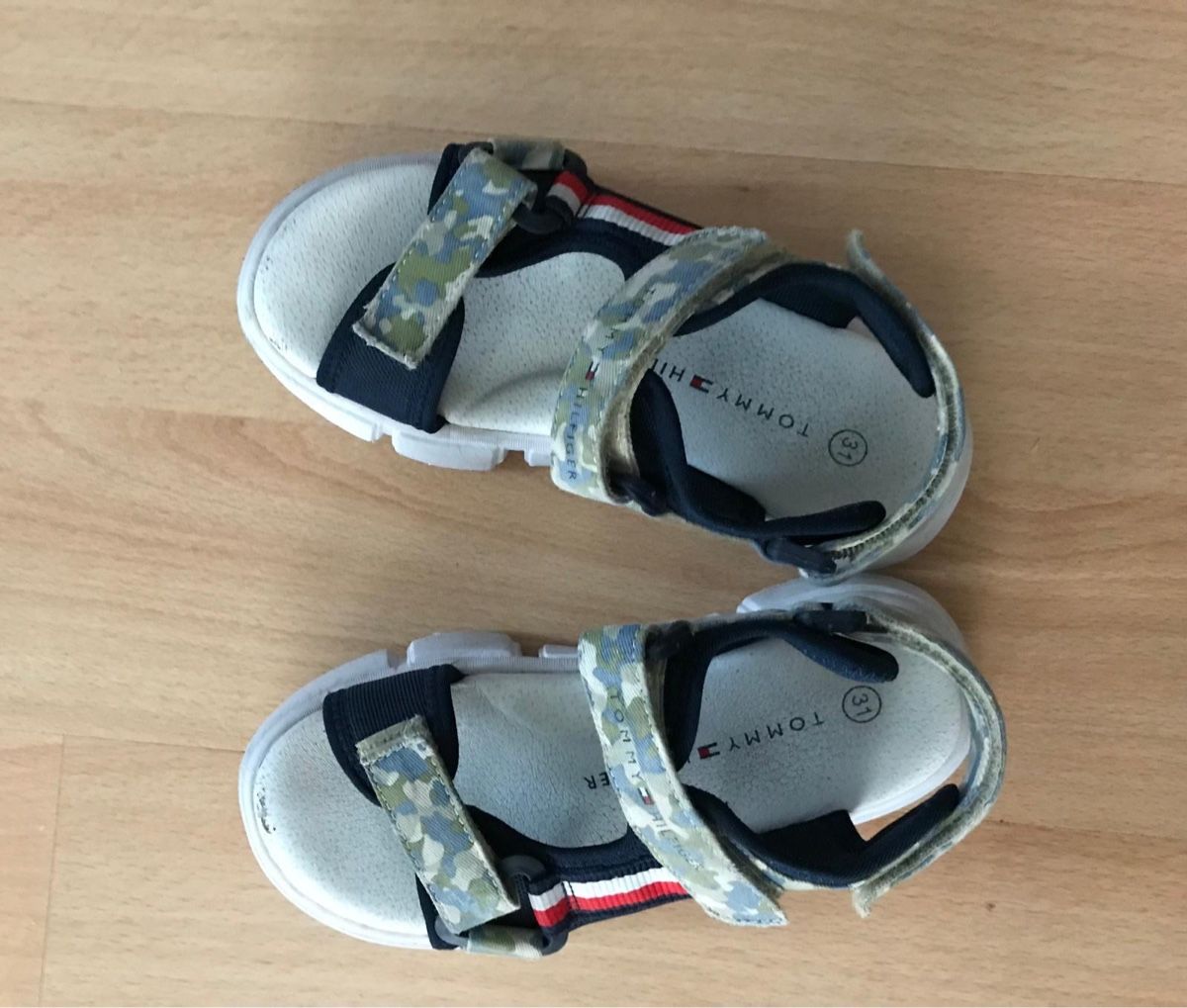 Tommy Hilfiger Schuhe für Jungen: Tommy Hilfiger Kinder Sandale Gr.31 – Gebraucht aus Oberwil BL von Gutundsuperklein16 2