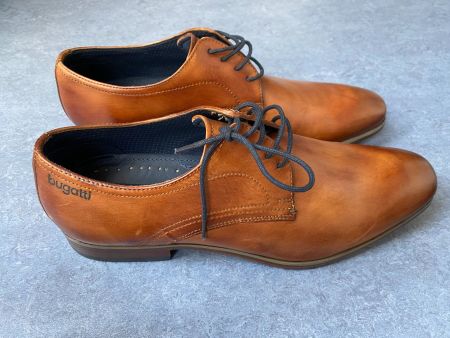Bugatti Herrenschuhe Grösse 43 - neuwertig