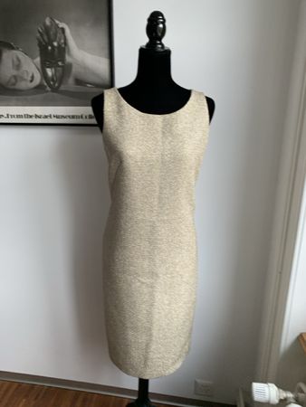 AKRIS: Festliches ‚Gold‘-Kleid, herrliches Seidenfutter, 38