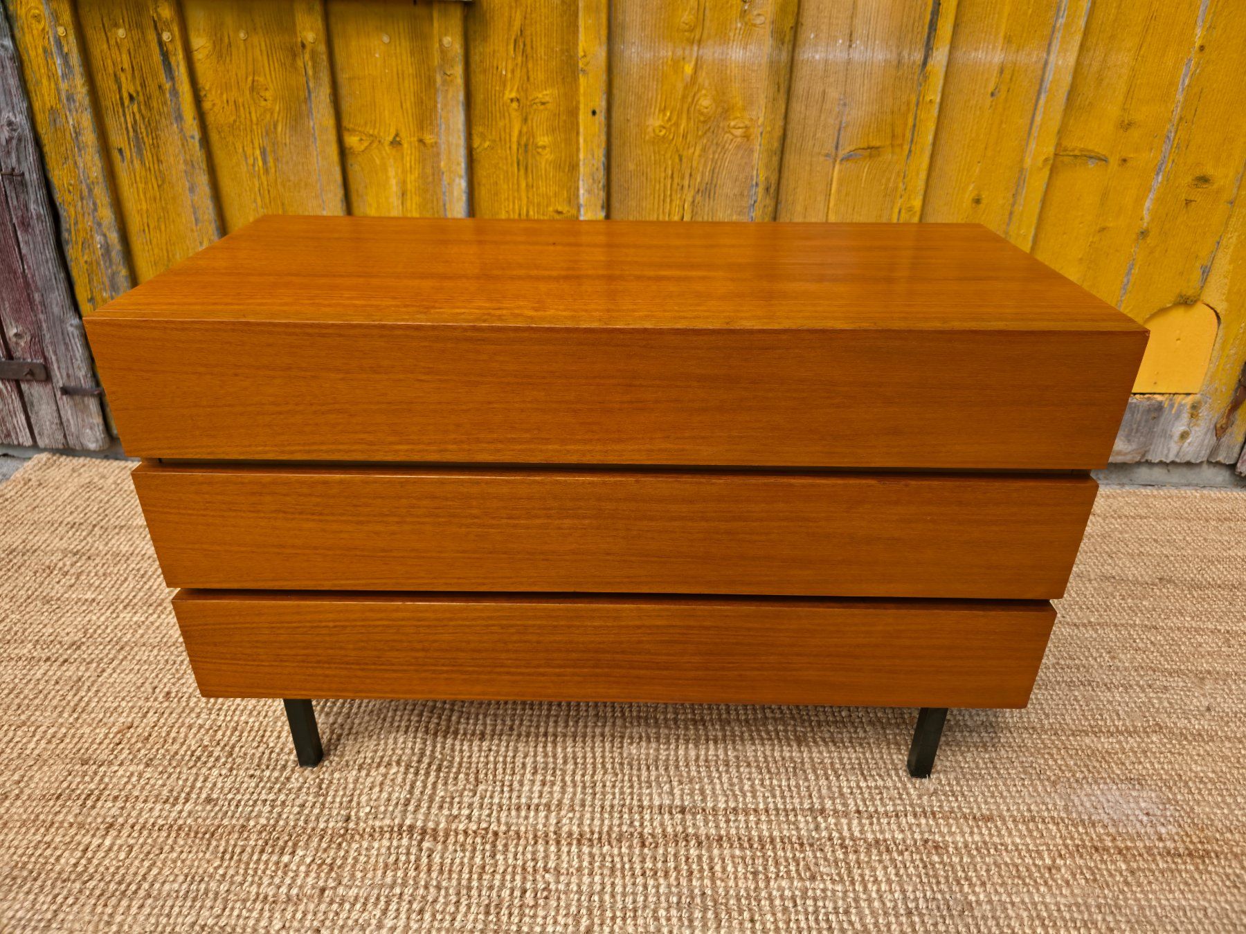 Commodes: Mid Century  Minimalist Sideboard Nussbaum – D'occasion à Haslen AI par Vintagelix 6