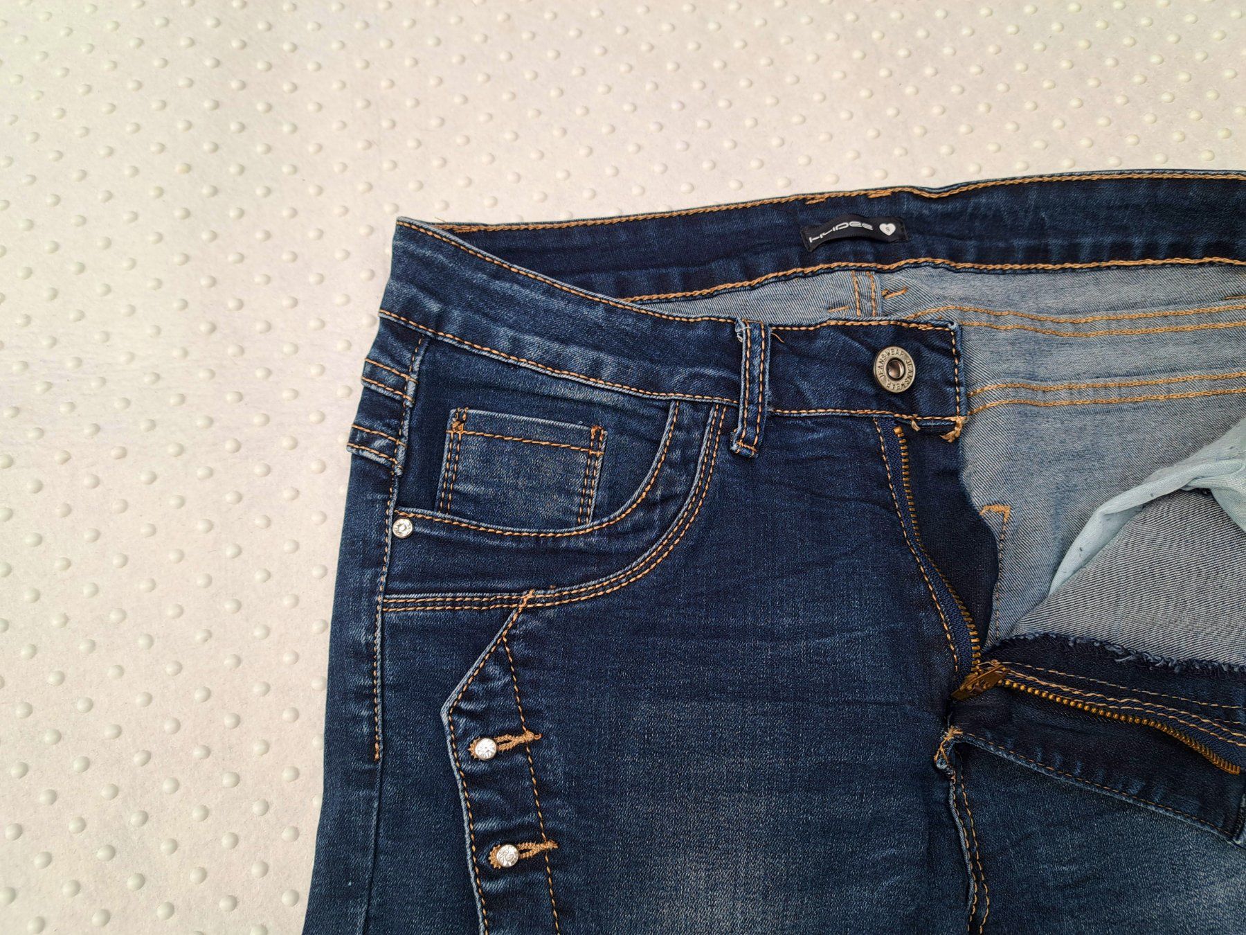 Jeans: Trendige HYPEE Jeans Grösse S mit Glitzersteinen – Nuovo (secondo la descrizione) da Gysenstein venduto da joshuas81 2