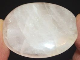 Cabochon L-6340 – Rosa Quarz 39X30X5mm 55 Karat