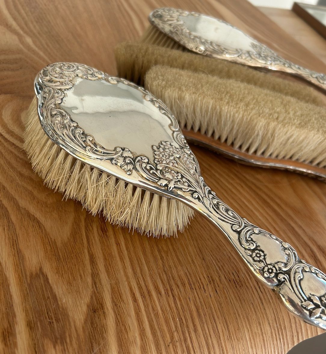 Altro per la cura dei capelli: Silver 925 backed brushset/Silbernes Toilettenset – Usato da Zollikon venduto da kmg1