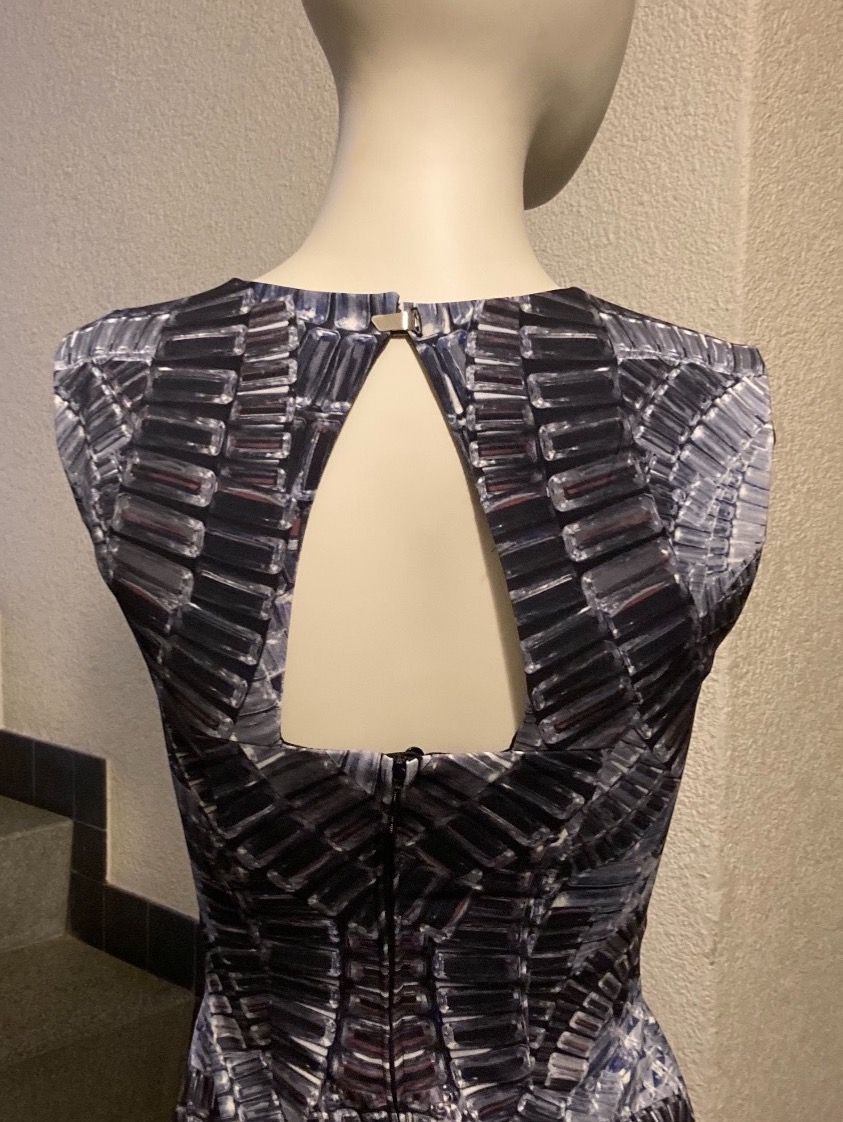 H&M Vestiti: Etuikleid von H&M – Usato da Uster venduto da Kalici1 4