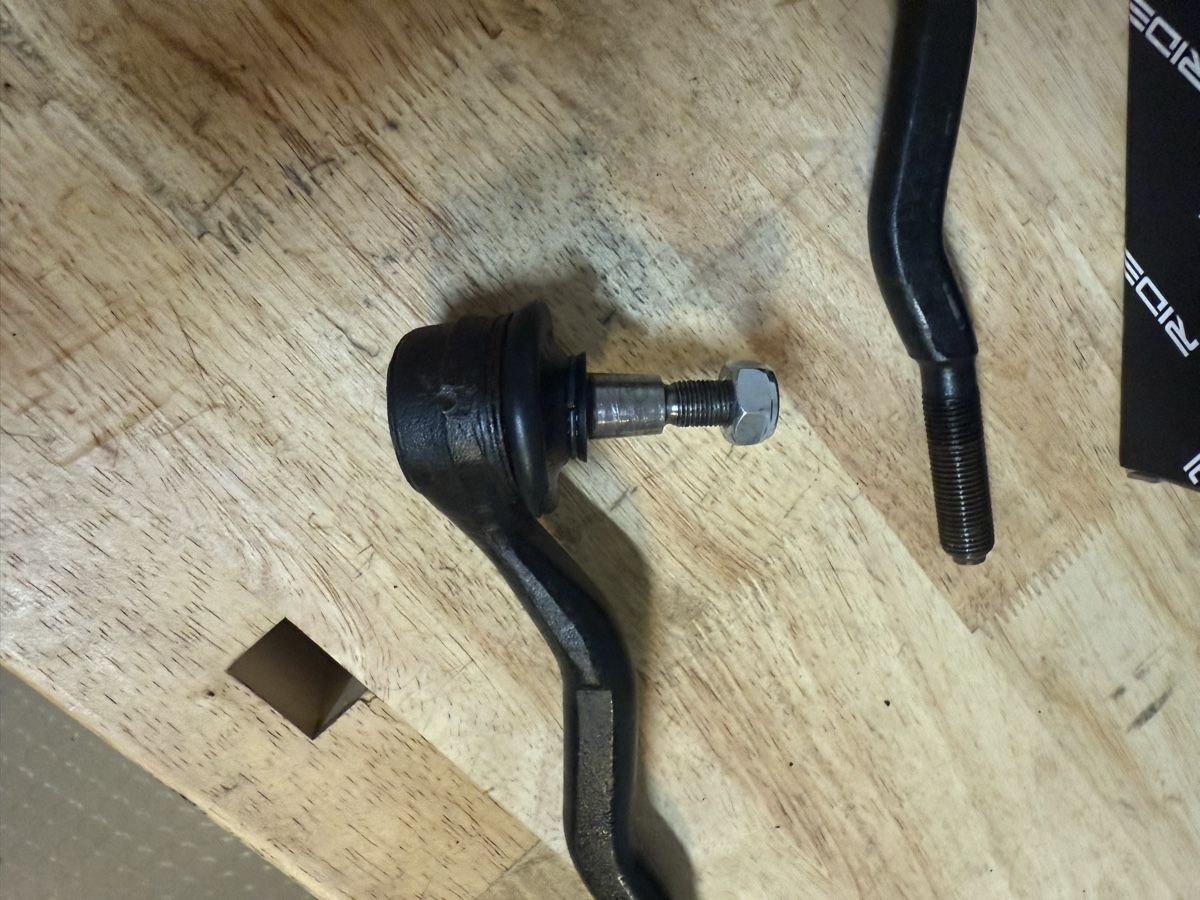 BMW Tutti pezzi di ricambio auto: Spurstangeköpfe Bmw e30 – Nuovo e nell'imballaggio originale da Lachen SZ venduto da joe_jkx8 1