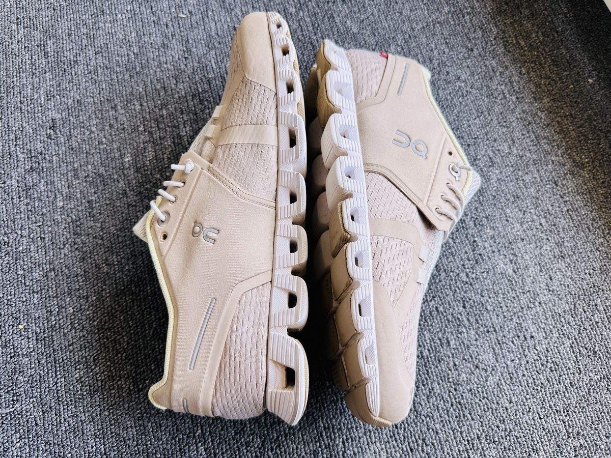 On Scarpe da donna: On cloud 5 femmes taille 38.5 – Usato da Bulle venduto da LeMoleson 4