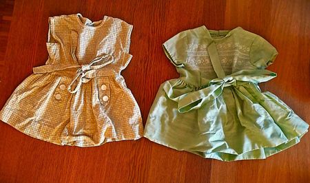 Zwei schöne selbstgeschneiderte Kinderkleidchen