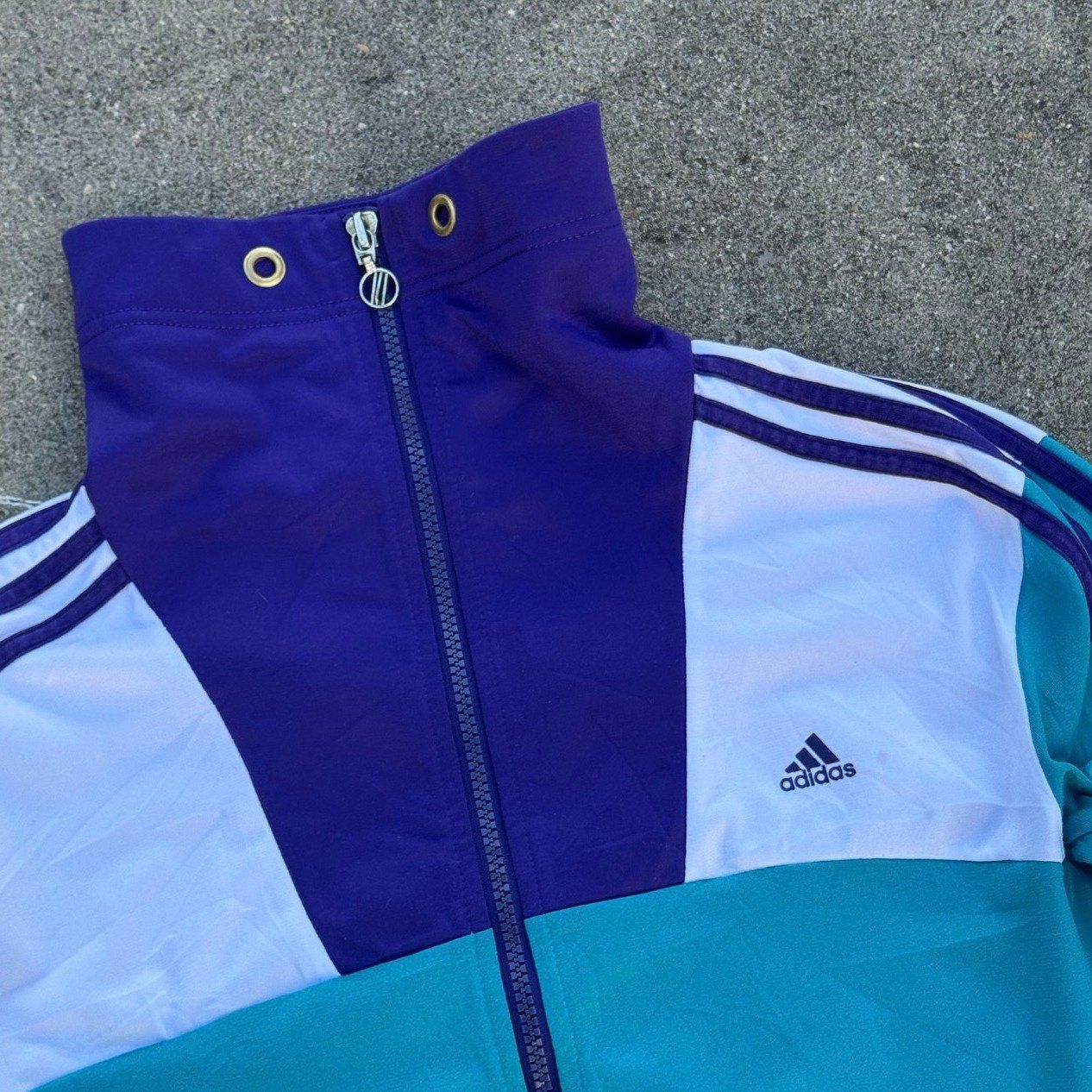 Adidas Giacche: Adidas retro 00s track jacket – Usato da St. Gallen venduto da sourced_limited 1