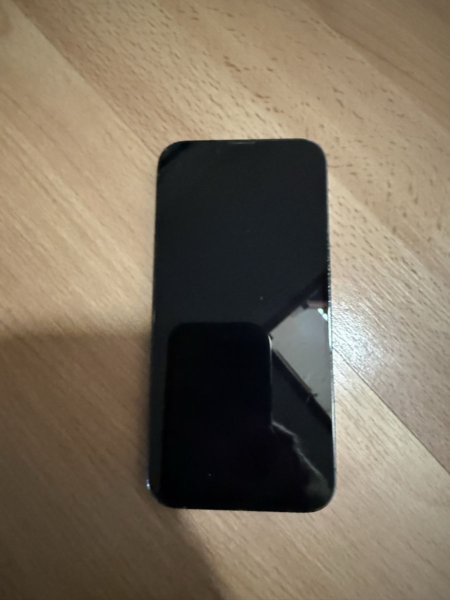 Apple Telefoni cellulari / Smartphones: Iphone 15 pro 256GB leichte Kratzer – Usato da St. Gallen venduto da mel_5g96 2