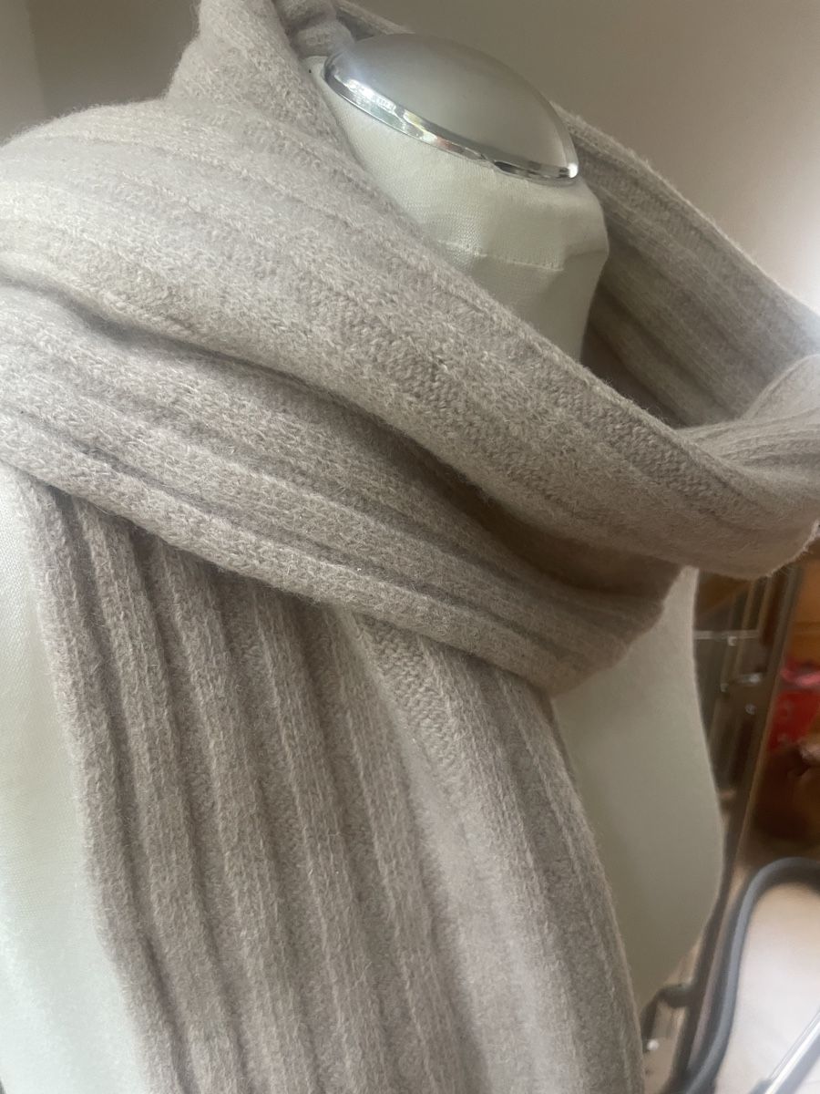 Foulard & Sciarpe: Beiger Wollschal – Usato da Zürich venduto da Derya011 1