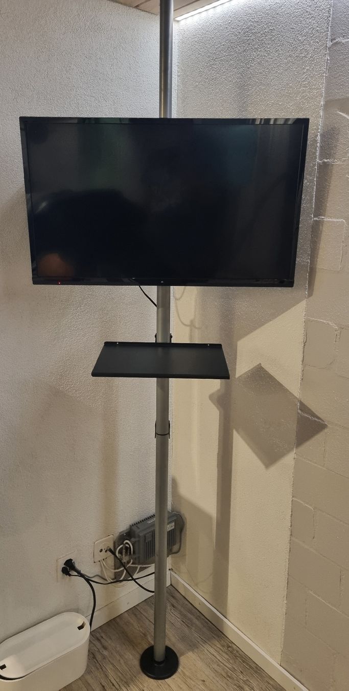 Mobili TV: Xantron TV Boden- Deckenhalterung – Nuovo (secondo la descrizione) da Windisch venduto da Firstspace