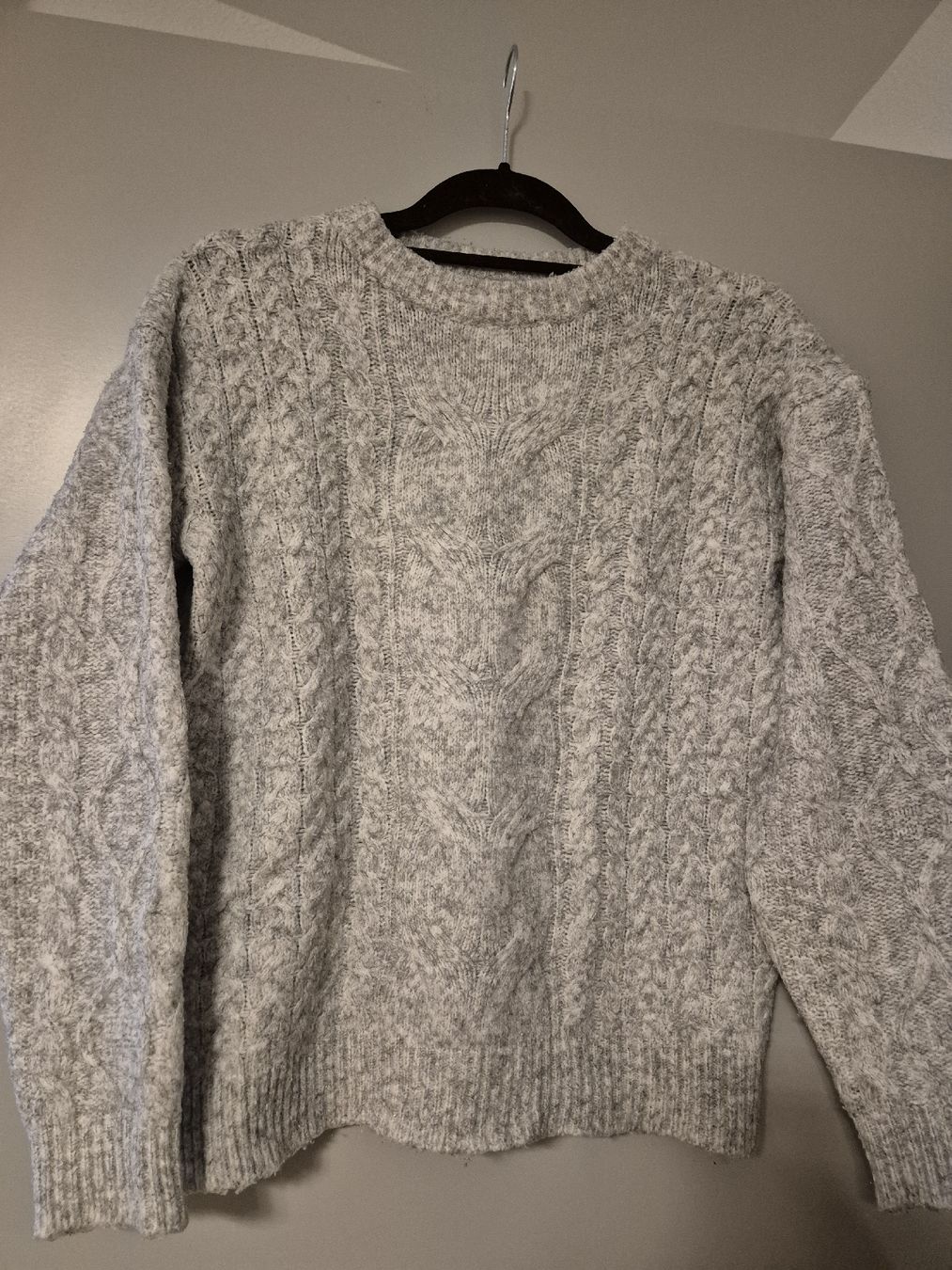 Maglioni & Felpe: Grauer Strickpullover, kuschelig warm für den Winter. – Nuovo (secondo la descrizione) da Zürich venduto da mit_jz2x