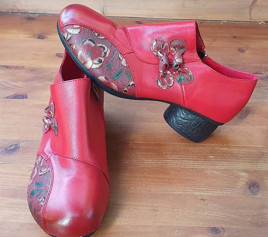 Scarpe da donna: Vintage Leder-Pumps Rot Gr.38 VHB!  – Usato da Suhr venduto da Aristopha