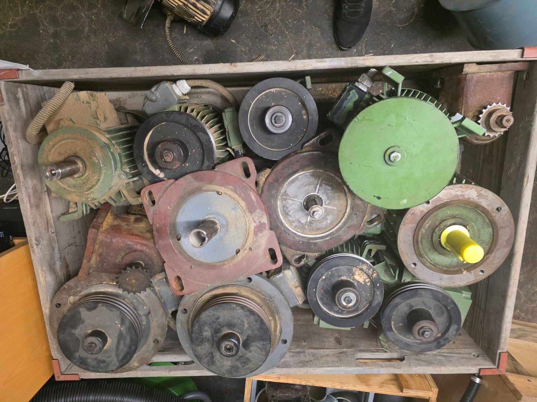 Elektronikbauteile: Elektromotoren - 14 Stk – Gebraucht aus Fehraltorf von rae_cr2c
