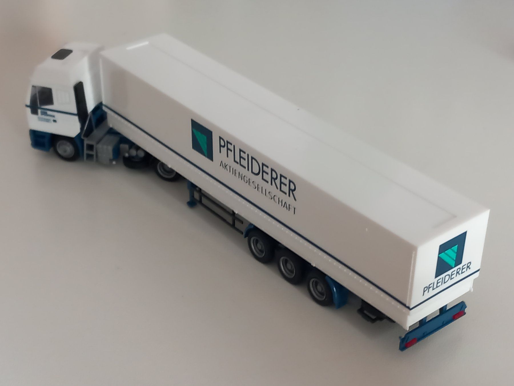 Iveco Modellini d'auto: Sattelzug IVECO AMW 1:87 Pfleiderer/ Werbemodell – Nuovo e nell'imballaggio originale da Merenschwand venduto da doc_joe 2