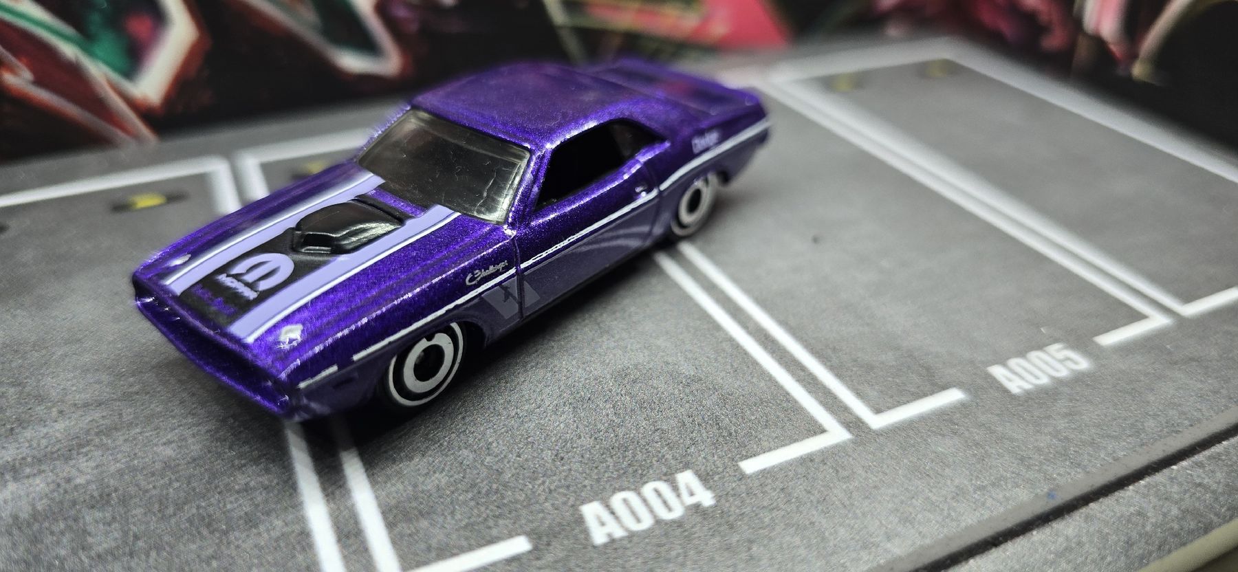 Hot Wheels Modellini d'auto: Hot Wheels Dodge Challenger – Usato da Frauenfeld venduto da ufo_yk6c