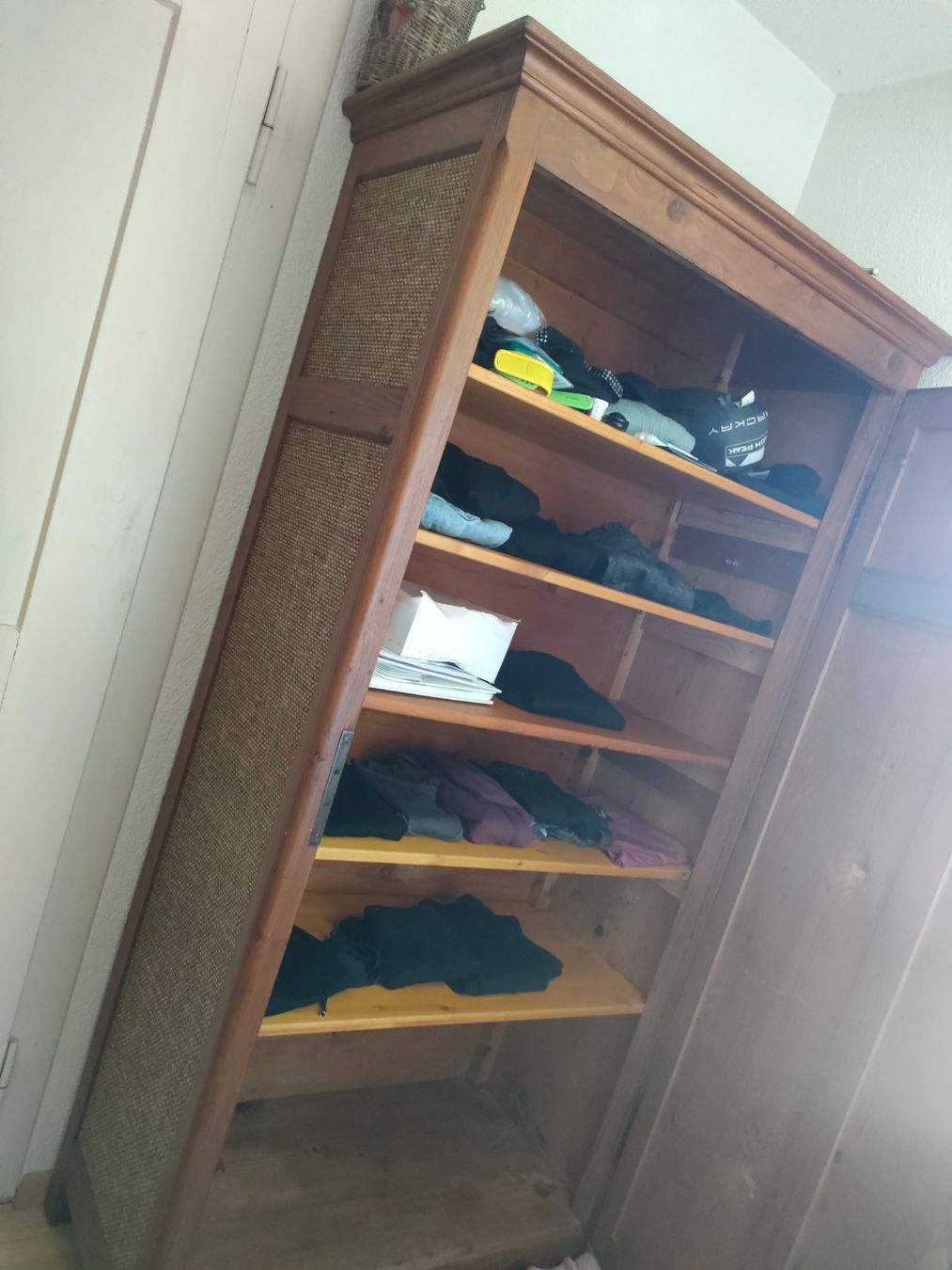 Armadi: Wunderschöner antiker Schrank – Usato da Langenthal venduto da rit_7ygk 1