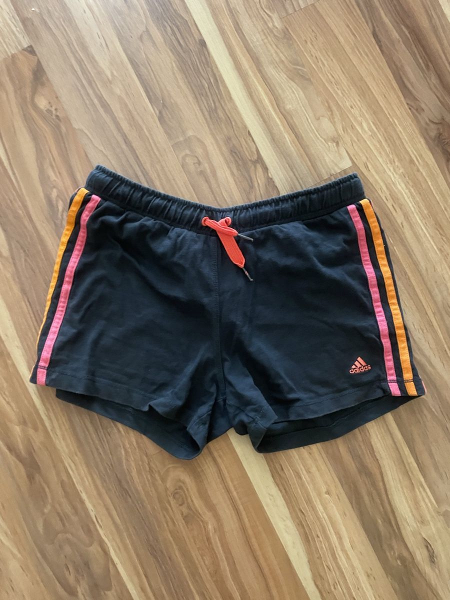Adidas Pantaloni: Adidas Sport Shorts – Usato da Therwil venduto da nat_gtk5