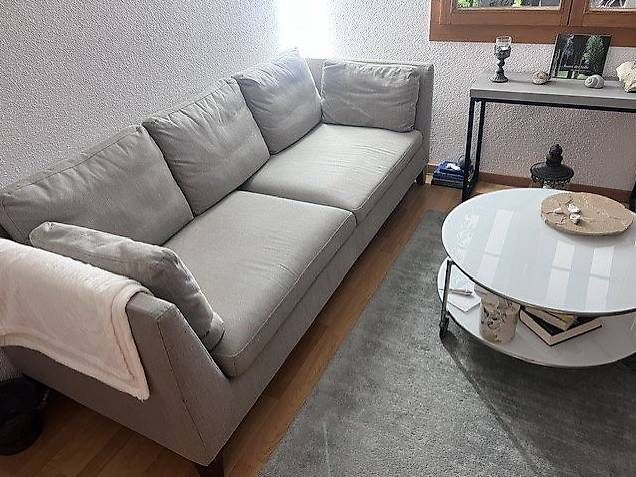 Divani: Sofa mit Tisch und Teppich – Usato da Schöfflisdorf venduto da lir_8fhl