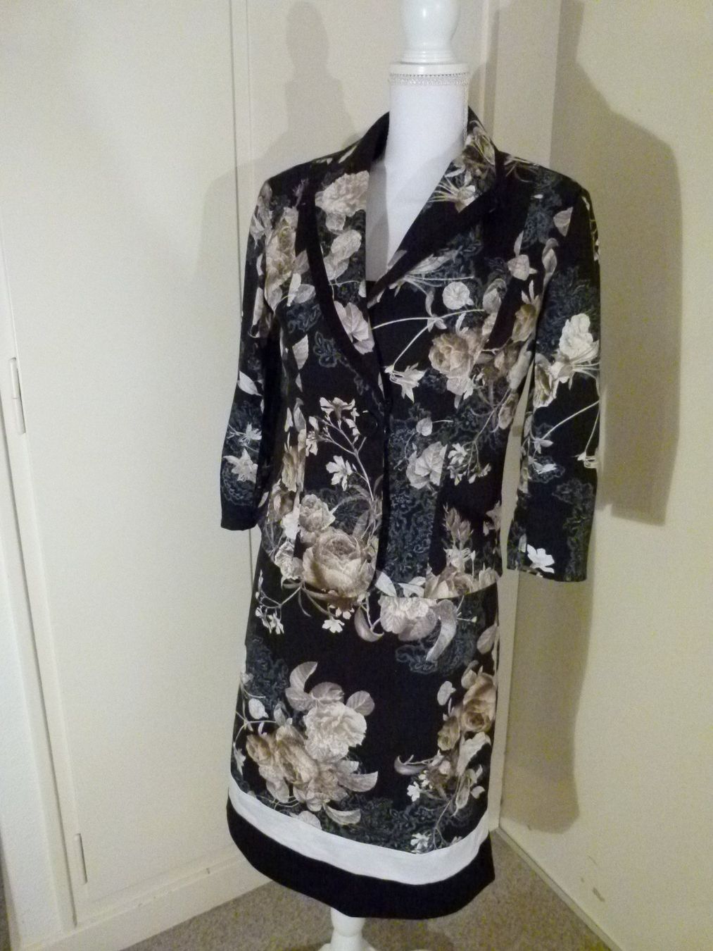 Costumi: Damen- Costume Edas, dunkelblau – Usato da Winterthur venduto da carrera924s 2