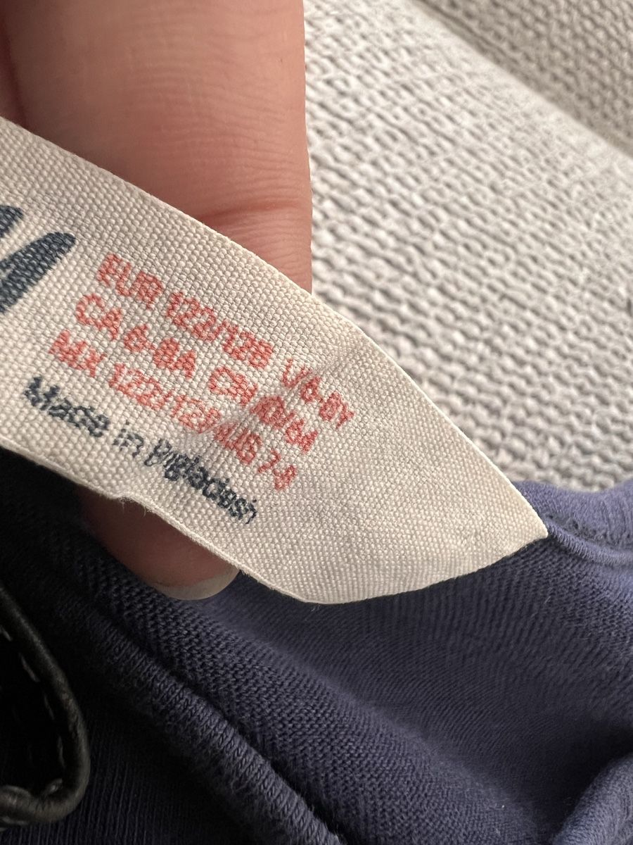 H&M Blusen, T-Shirts & Tops: T-Shirt Grösse 122/128 – Gebraucht aus Thun von Siladi 1