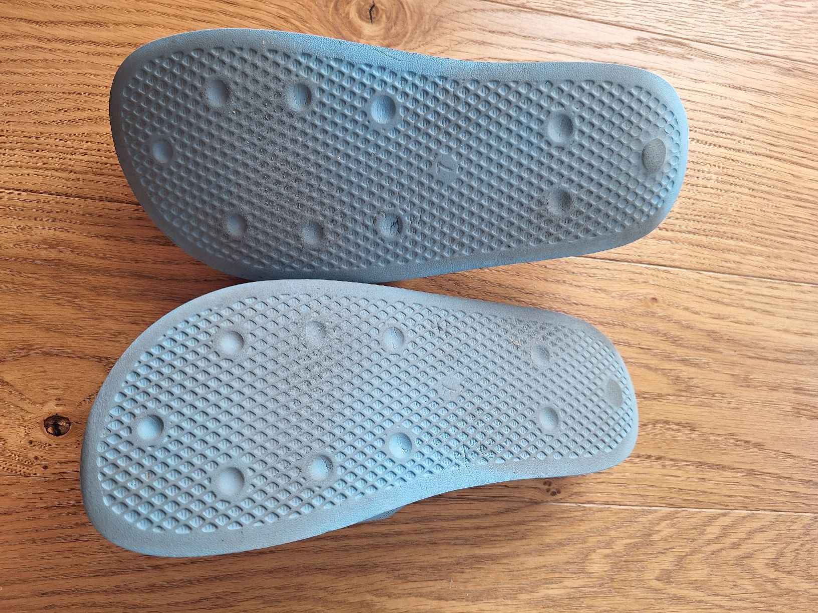 Scarpe da donna: Adidas Adilette, hellblau, Gr. 7 bzw. 38 – Usato da Thalwil venduto da ivi010 1