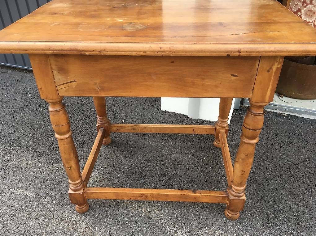 Tavoli: Ancienne petite table Louis 13.  – Usato da St. Maurice venduto da Benoit12 2