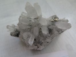 Bergkristall mit Sulfiden und Pyrit