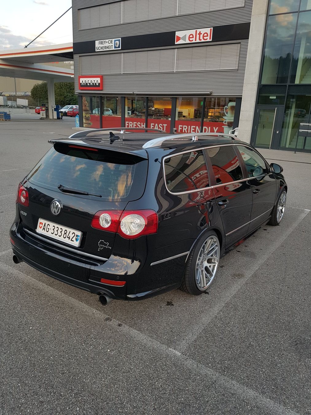 VW Automobili: Passat R36 Kombi Jg. 2010 – Usato da Reinach AG venduto da fraen 2
