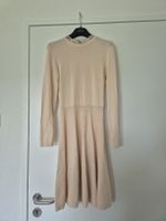 Feinstrickkleid mit Spitzenkragen