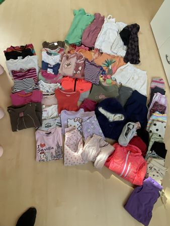Riesiges Mädchen Kleiderpaket 56 Teilig Grösse 98/104
