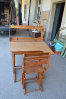 Antiker Pult mit Stuhl, Holzmöbel Set Marke Girsberger