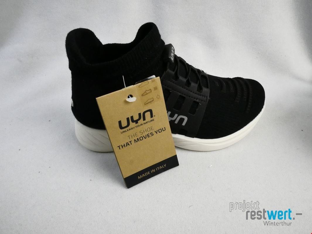 UYN Scarpe da donna: UYN X-CROSS TUNE, OPTICAL BLACK/BLACK, GR. 35 – Nuovo (secondo la descrizione) da Winterthur venduto da Restwert_Winterthur 1