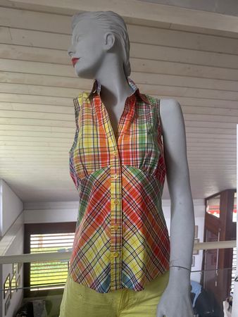 Neuwertige ärmellose Bluse von ESCADA
